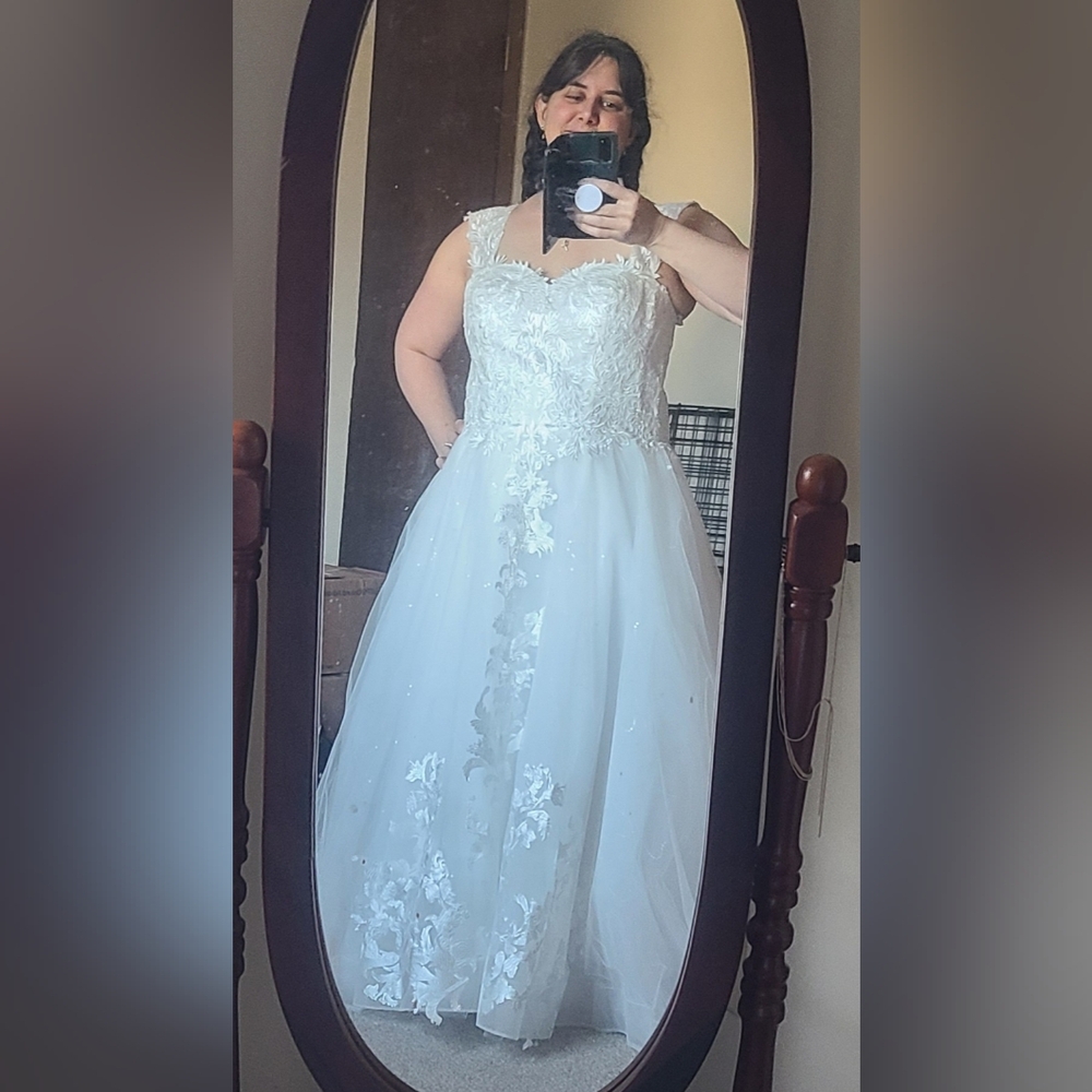 Classic White Lace A-Line Wedding Dress with Floral Detail